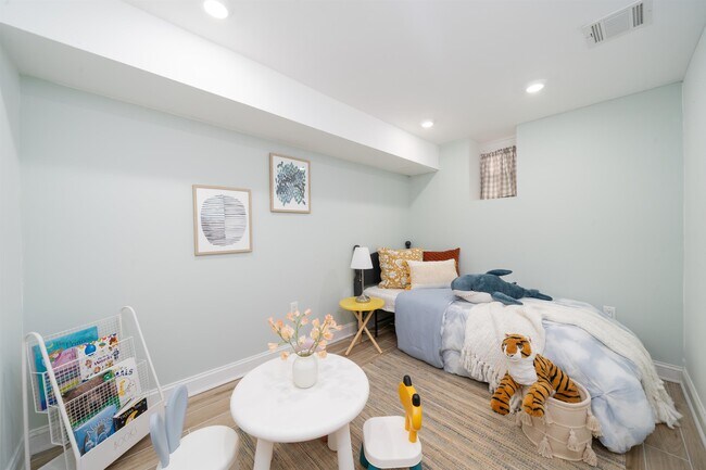Building Photo - 201 Zabriskie St