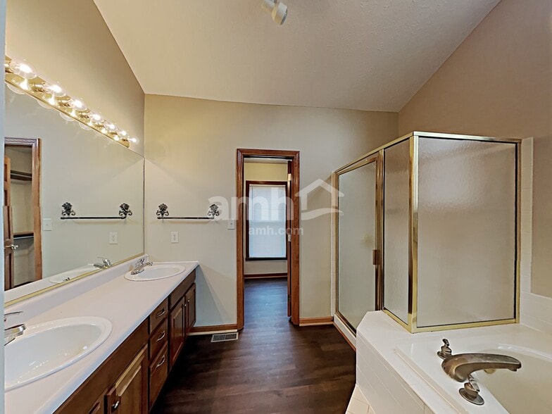 Building Photo - 9186 Pointe Ct