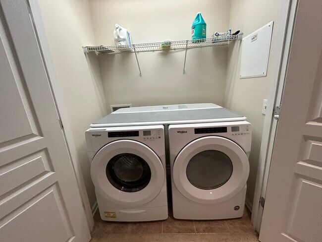 Building Photo - 1070 Drayton Ct