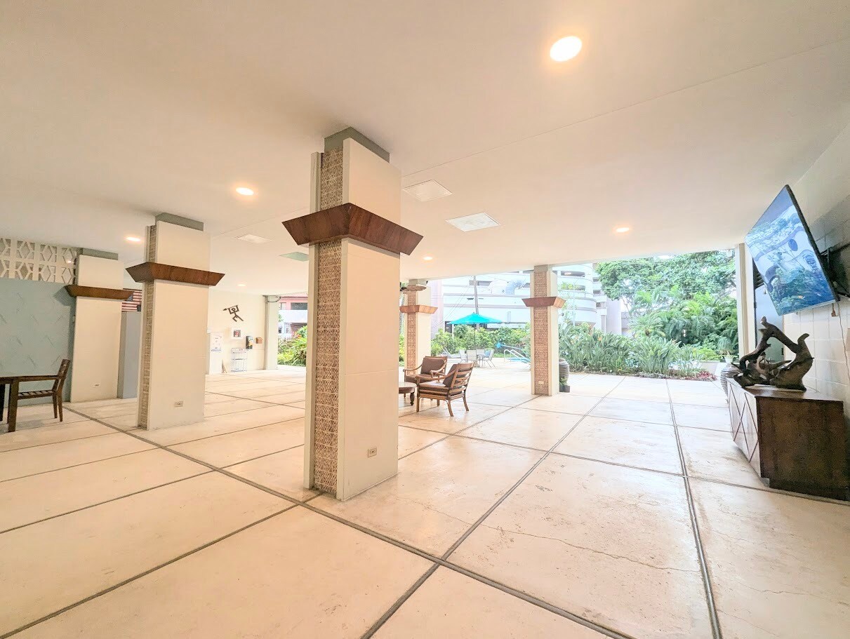 Building Photo - 425 Ena Rd