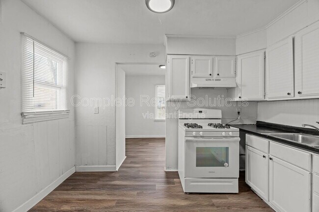 Building Photo - 9823 Winkler Dr