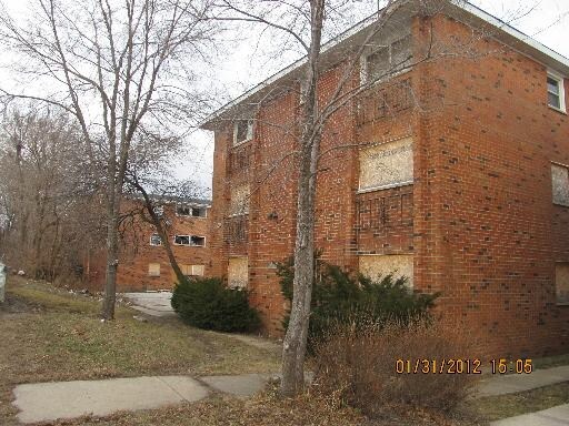 Building Photo - 14031 S School
