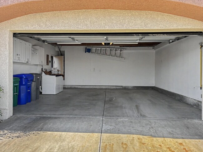 Building Photo - 76915 Turendot St