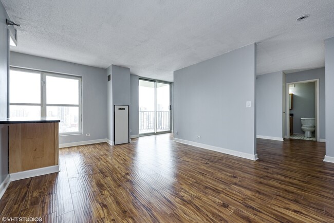 Building Photo - 1212 N La Salle Dr