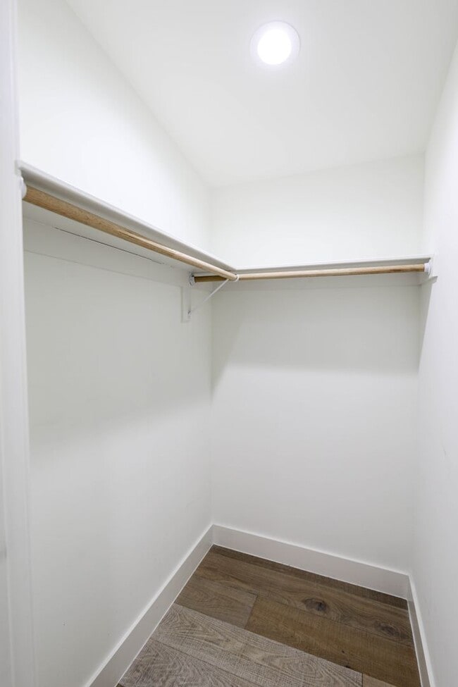 Building Photo - 8 Bedrooms 8 Baths Pre-leasing Now for 202...