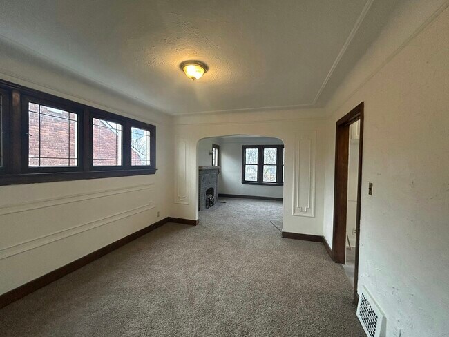 Building Photo - 4401 Buckingham