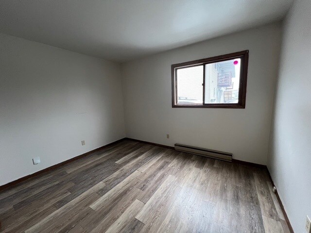 Building Photo - 909 Genrich St