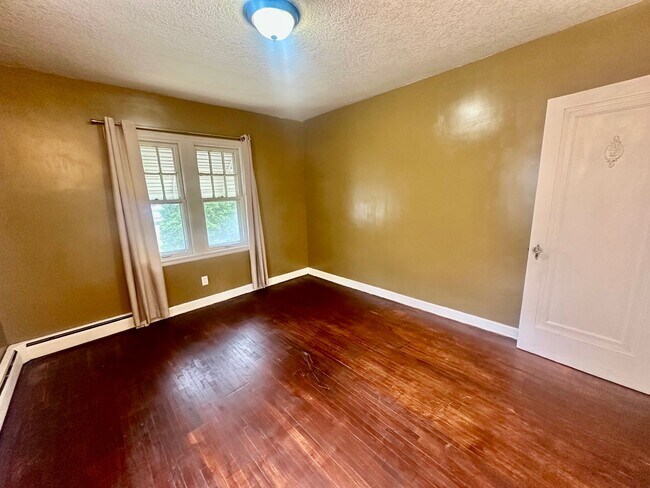 Building Photo - Charming 3 Bedroom Single Family Home Available Now!!