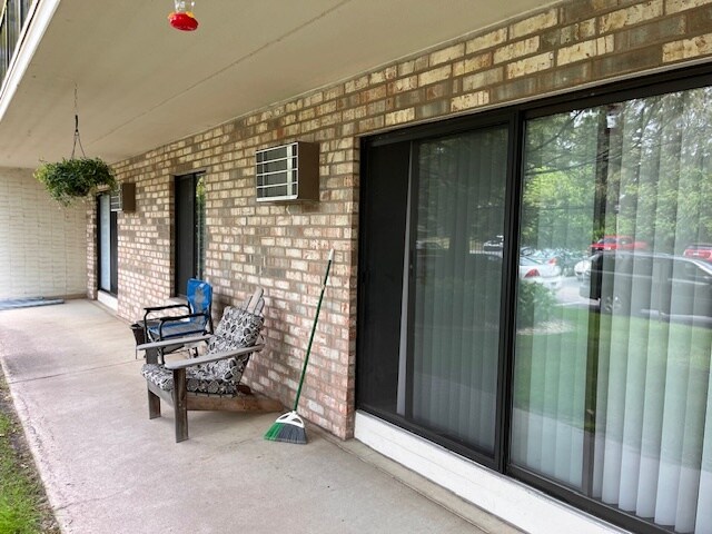 Building Photo - 10401 Cedar Lake Rd