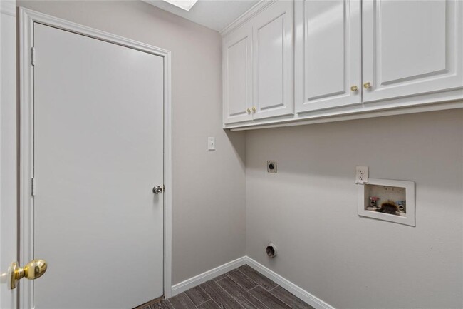 Building Photo - 16302 Many Trees Ln
