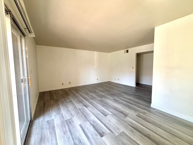 Building Photo - 5220 Indian River Dr