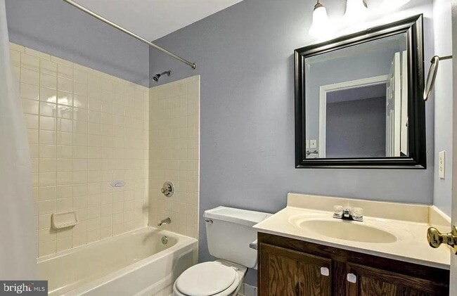 Building Photo - 8725 Yvonne Ct Way