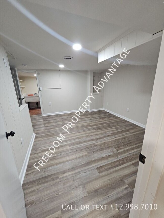 Building Photo - 462 McKinley Ave