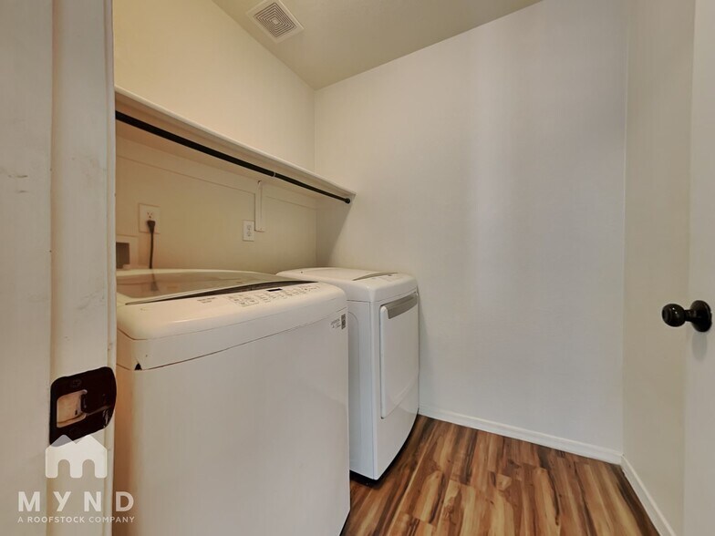 Building Photo - 5748 S Manta Ray Rd