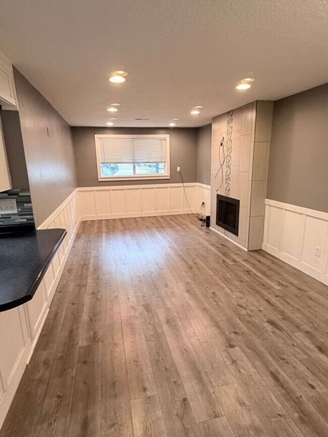 Building Photo - East Millcreek 2 bed 1 bath Condo