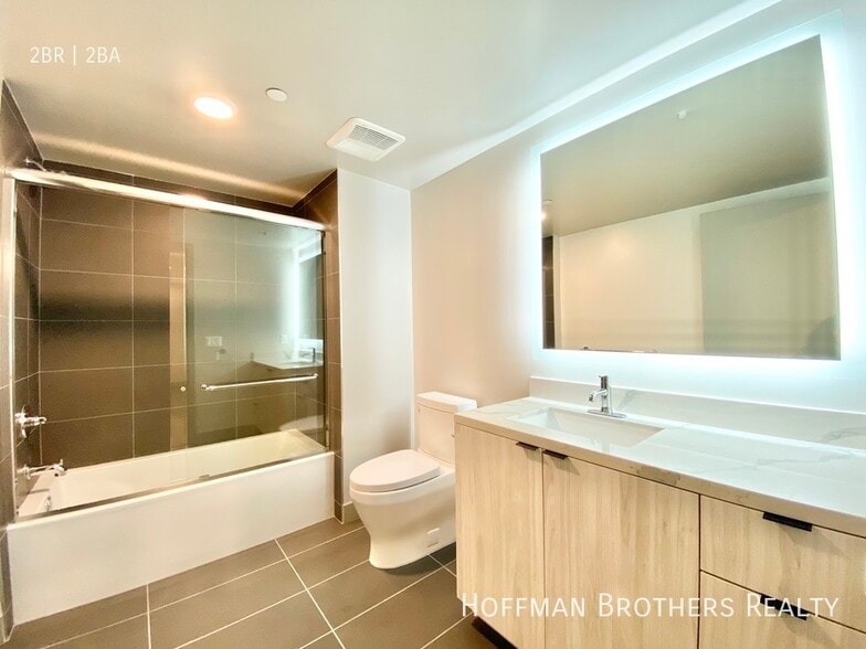 Building Photo - 1532 Brockton Ave