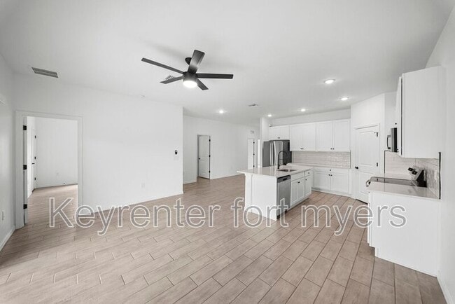 Building Photo - 713/715 Homer ave S