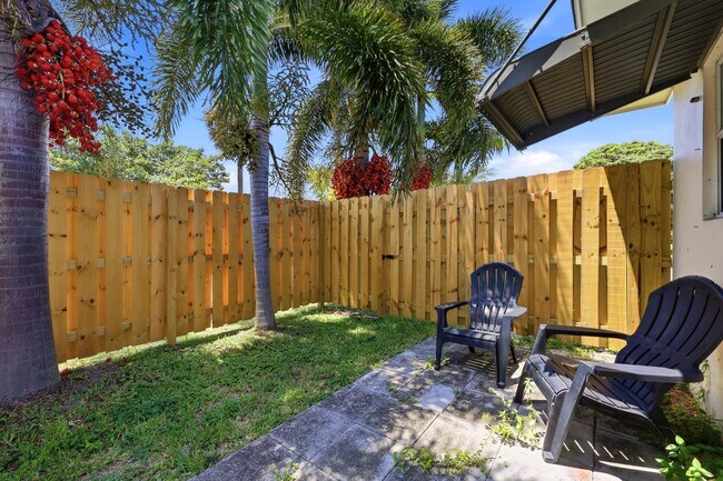 Building Photo - 2708 Hinda Rd