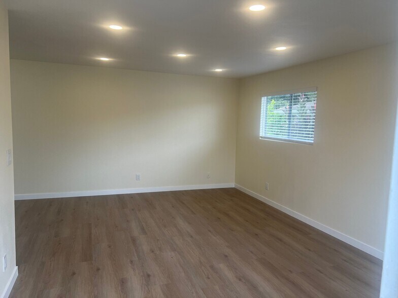 Building Photo - 1127 Acadia Pl