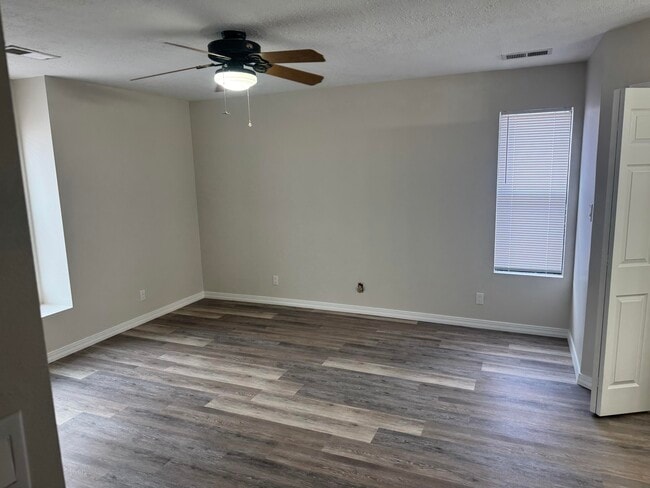Building Photo - 4765 Limestone Dr NE