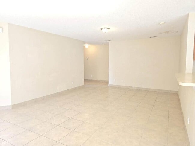 Building Photo - 618 Windrose Dr