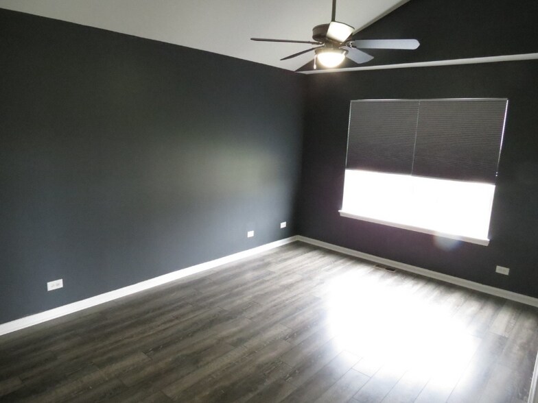 Building Photo - 465 Cary Woods Cir