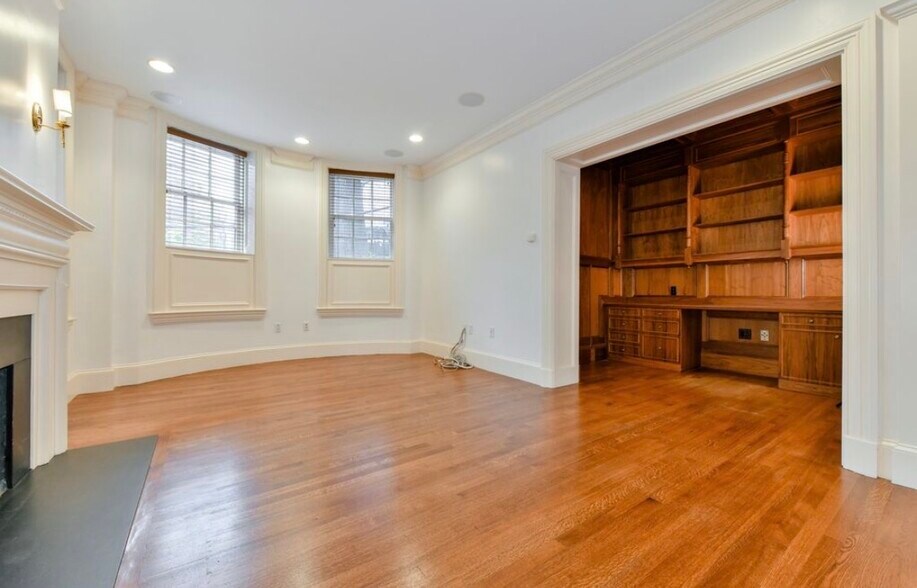 Building Photo - 458 Beacon St