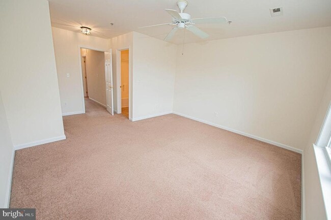 Building Photo - 438 Parkview Ct