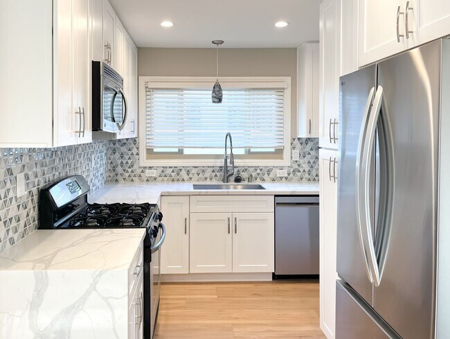 Building Photo - 3213 Atwater Ave