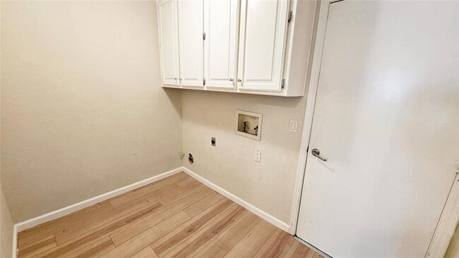 Building Photo - 11921 Shady Trail Ln