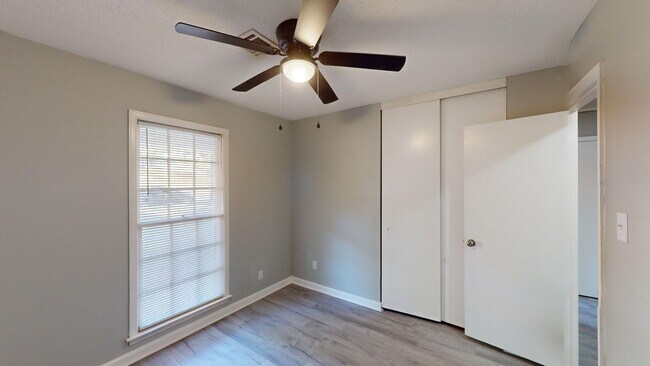 Building Photo - 4 Bed/2 Bath in Daniel Pratt School District