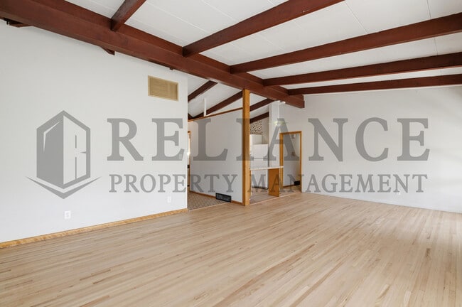 Building Photo - 2541 W Benjamin Dr