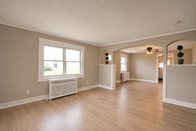 Building Photo - 2757 School Dr