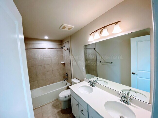 Building Photo - 1226 City View Ln