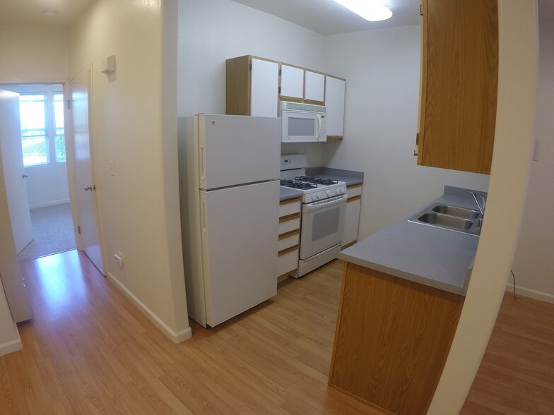 Kitchen - 425 8th St
