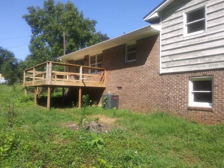 Building Photo - 3150 Sandy Plains Rd