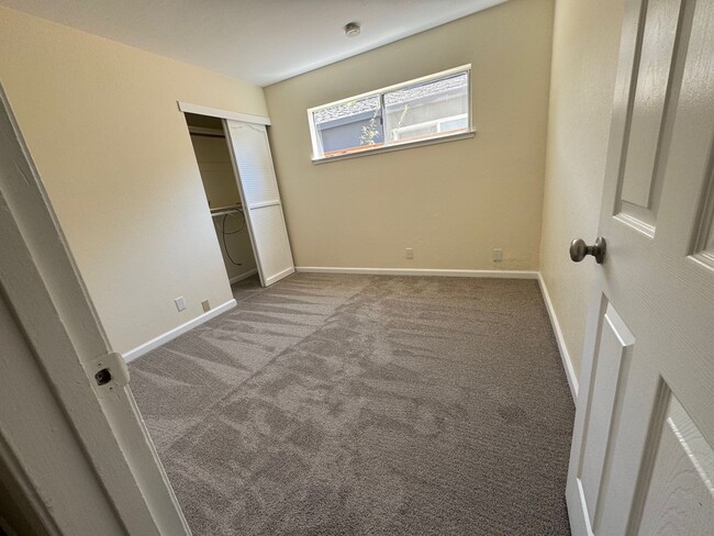 Building Photo - Remodeled 5 bedroom single level house - n...