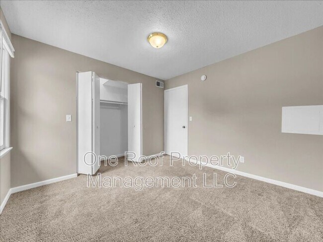 Building Photo - 1909 Chateau Dr