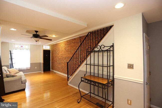 Building Photo - 524 S Bouldin St