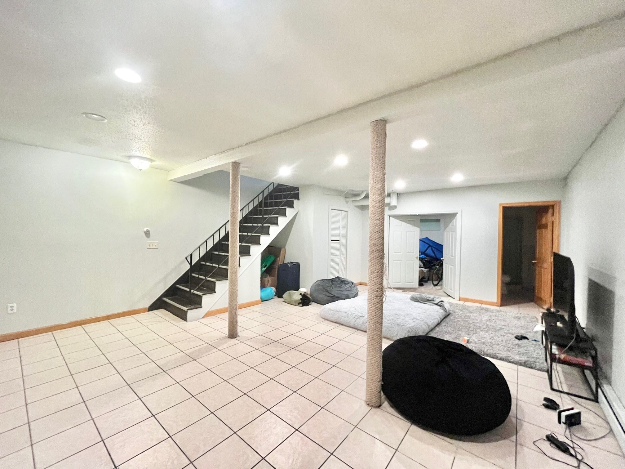 Building Photo - 148 Thorndike St