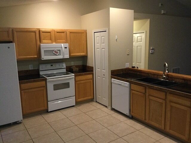 Building Photo - 4232 Settlers Ct