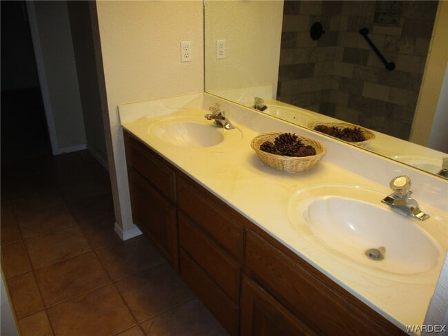 Building Photo - 2022 Merrill Ln