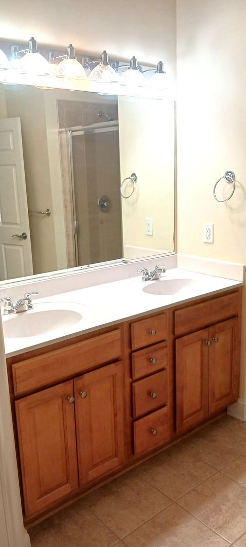 Building Photo - 2 bedroom/ 2 bathroom. Bennington on the Park