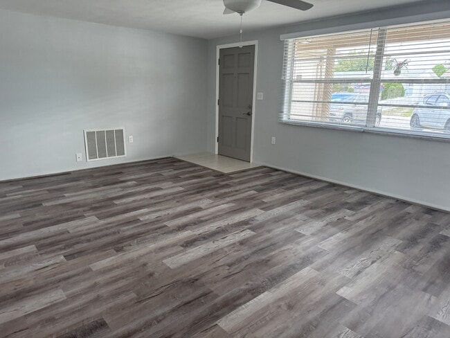 Building Photo - 5714 Chipper Dr