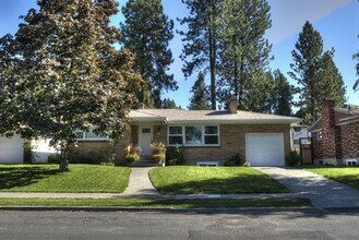 Building Photo - Available June 5th Spacious 3 Bedroom Rancher with Finished Basement & Beautiful Upgrades