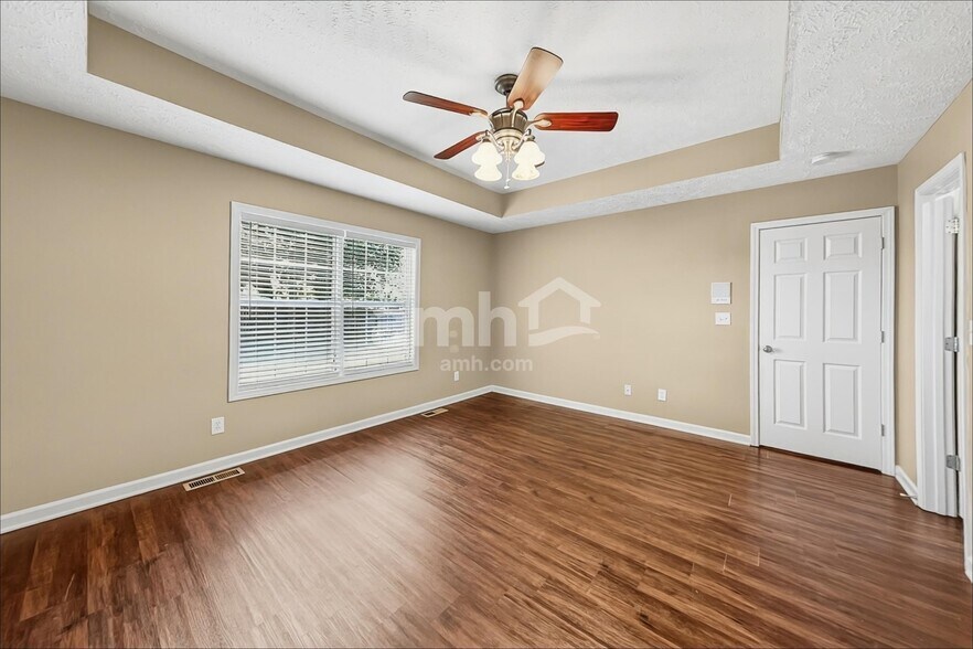 Building Photo - 3713 Kendra Ct N
