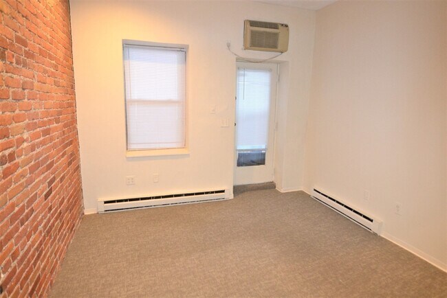Building Photo - 67 St Germain St