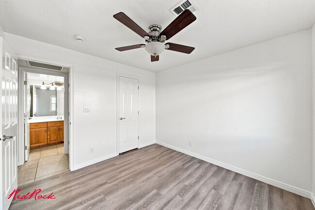 Building Photo - 1301 W Indian Hls