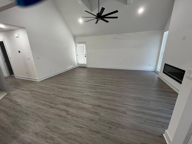 Building Photo - 3201 SW Lovely Ln