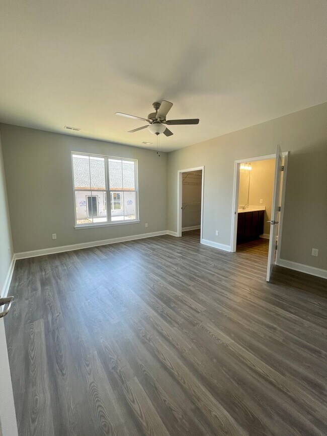 Building Photo - 2-Bedroom Townhome in Lenoir City